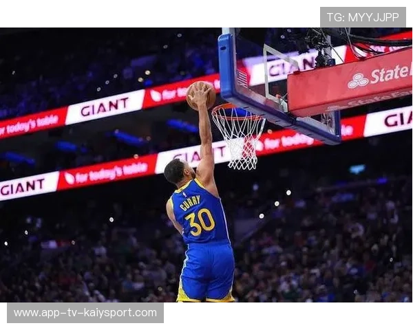 太阳连续快攻，两次扣篮点燃主场